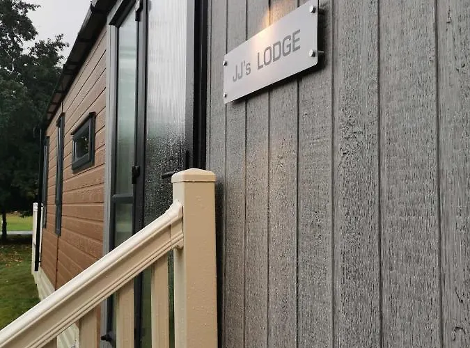 Lodge Jjs Lakewood *